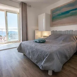 Tres Beau T2 Climatise Refait A Neuf, Vue Panoramique Exceptionnelle A 120m A Pied De La La Ciotat